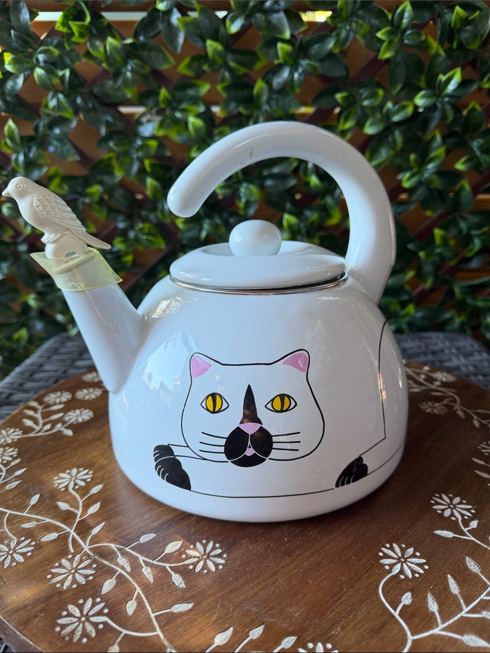 90’s Kamenstein White Cat Tea Kettle With Bird Stopper